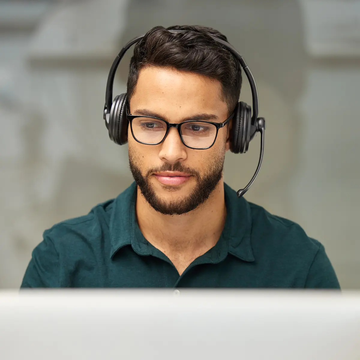 An infinIT support professional at an Akron office location.